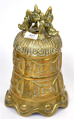 Lot 401 - A Chinese bronze bell