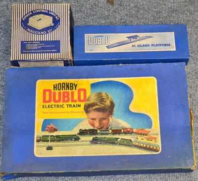 Lot 1105 - Hornby Dublo P15 The Flying Scotsman set consisting of Mallard locomotive BR 60022 and two...