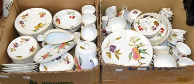 Lot 1113 - Royal Worcester ";Evesham"; dinner wares (two boxes)