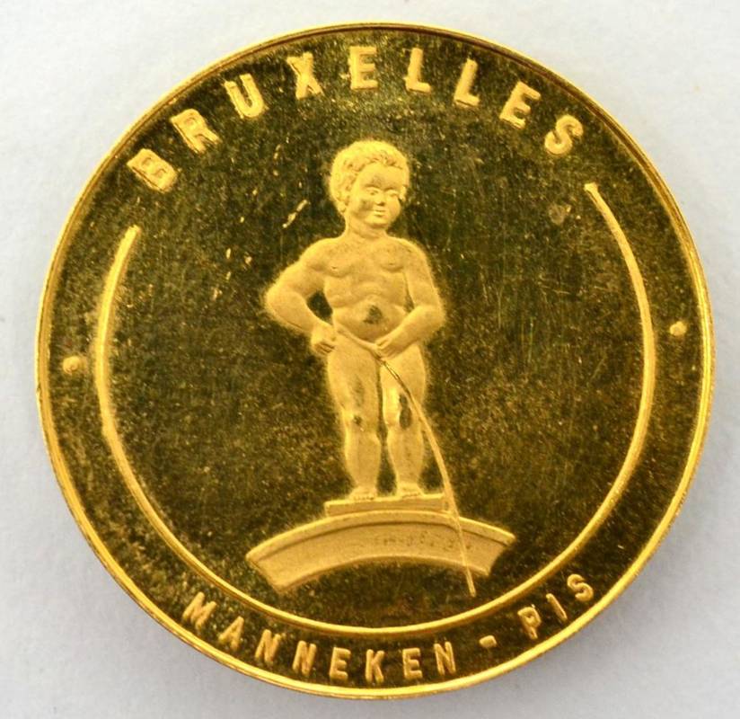 Lot 85 - An Expo 58 / Brussels World Fair commemorative gold medal, stamped 0.900