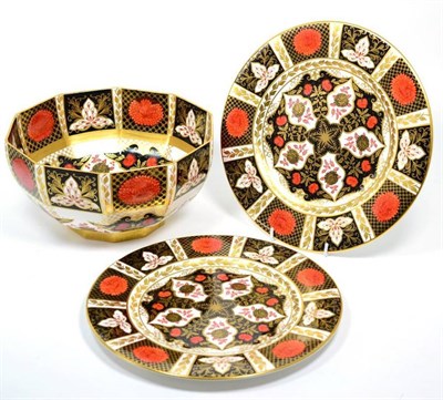 Lot 355 - An Abbeydale Imari bowl and a pair of matching plates