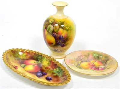 Lot 374 - A Worcester fruit study vase signed Lockyer and two Worcester small plates (a.f.) (3)