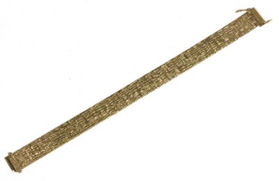 Lot 413 - A 9 carat gold textured bracelet, length 18cm