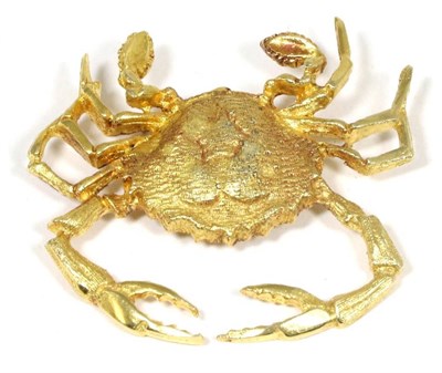 Lot 444 - A cast model of a crab, measures 4cm by 4.5cm, stamped '750'