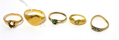 Lot 30 - A signet ring, stamped '18ct' and four other rings (a.f.) (5)