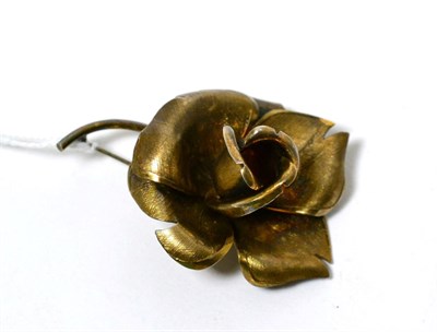 Lot 38 - A 9 carat gold rose brooch