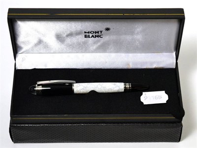 Lot 50 - A Mont Blanc fountain pen, with boxes and booklet