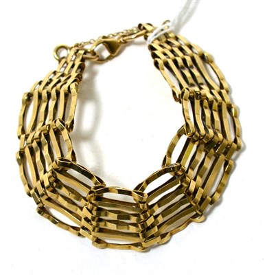 Lot 87 - A 9 carat gold gate link bracelet