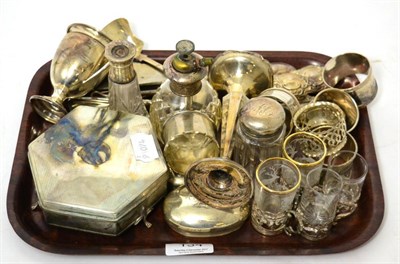 Lot 134 - A group of silver items including napkin rings; posy vases; octagonal trinket box; shoe horns...