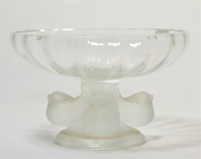 Lot 192 - A Lalique glass pedestal bowl