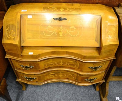 Lot 1185 - An Italian inlaid lady's bureau