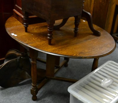 Lot 1200 - ^ An oak gate leg table