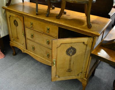 Lot 1269 - An early 20th century Arts & Crafts oak sideboard