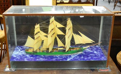 Lot 1280 - A scale model of Thermopylae, the ship that raced the Cutty Sark, in case