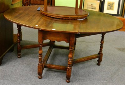 Lot 1300 - An oak gate leg dining table