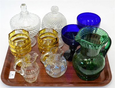 Lot 4 - A tray of assorted glassware