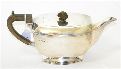 Lot 13 - An Art Deco silver teapot