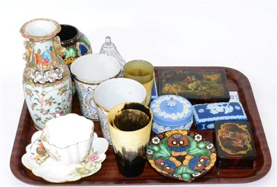 Lot 49 - A tray of sundry including horn beakers etc