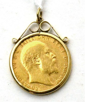 Lot 63 - A gold full sovereign dated 1909