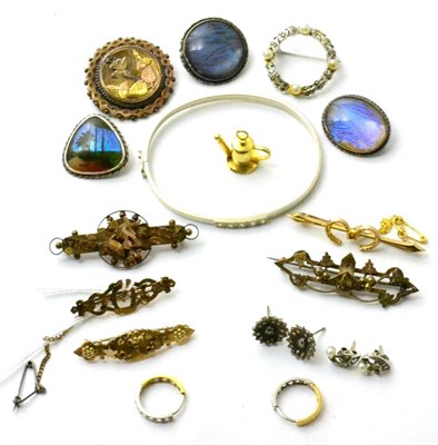 Lot 81 - A 9ct gold Victorian brooch, two other Victorian brooches and costume jewellery