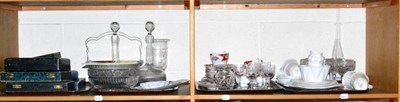 Lot 142 - A quantity of china, glass and ornamental items to include Clarice Cliff plate (a.f.), Shelley...