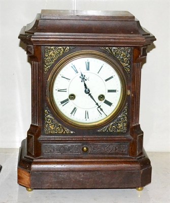 Lot 162 - A German striking mantel clock
