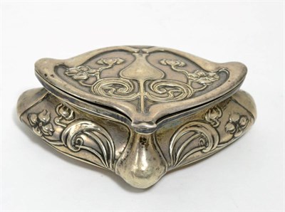 Lot 85 - An Art Nouveau silver box, Walker & Hall, Chester 1903