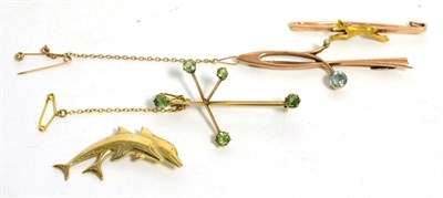 Lot 90 - A gem set spray brooch, an aquamarine bar brooch, a dolphin brooch and a fox brooch (a.f.)...