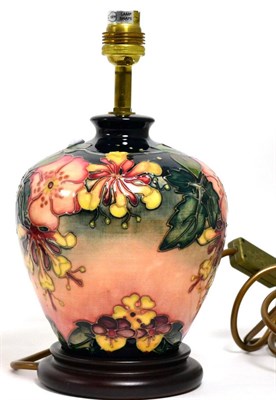 Lot 135 - A modern Moorcroft Oberon lamp