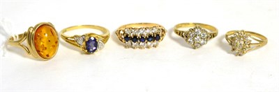 Lot 281 - A 9ct gold amber ring, finger size R and four other 9ct gold gem set rings (5)