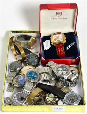 Lot 301 - A quantity of gents and lady's wristwatches, comprising a Seiko chronograph quartz wristwatch,...