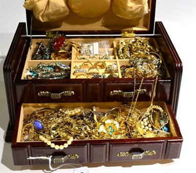 Lot 315 - A large quantity of costume jewellery in a jewellery case