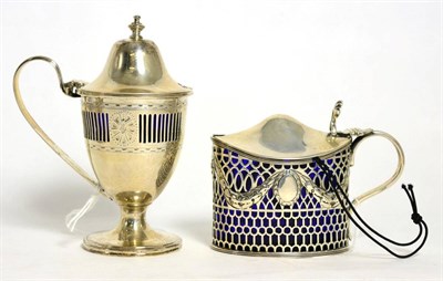 Lot 324 - An Edwardian silver mustard pot by Daniel & John Wellby, London, 1902, of oval navette form, hinged