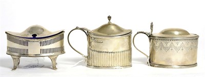 Lot 333 - An early 20th century silver mustard pot, London 1913, of elliptical lidded form, raised on...