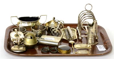 Lot 138 - A small group of silver including a toast rack, salt, Vodka spirit label, knife rest, napkin rings