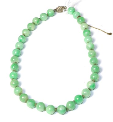 Lot 173 - A jade bead necklace