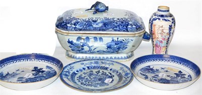 Lot 211 - Chinese blue and white tureen and cover, similar vase, pair of saucer dishes and plate (5)