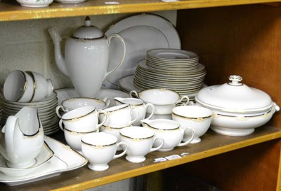 Lot 373 - A Wedgwood Cavendish pattern dinner service