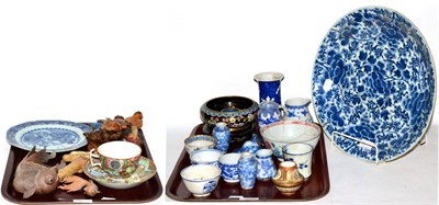 Lot 389 - Two trays of 19th century and later Oriental wares, including Canton famille rose cup and...