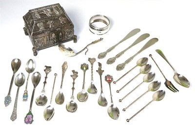 Lot 417 - A Mexican white metal casket stamped '925' and a quantity of plated souvenir spoons