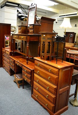 Lot 1094 - A reproduction mahogany three piece bedroom suite comprising: dressing table, dressing chest...