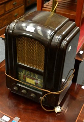 Lot 1099 - Ferranti 145 radio with brown Bakelite case