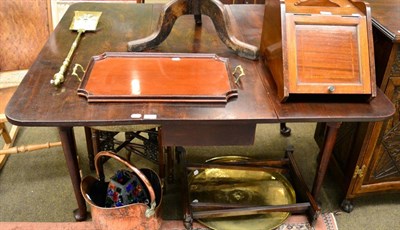 Lot 1278 - A late 18th century mahogany drop leaf table