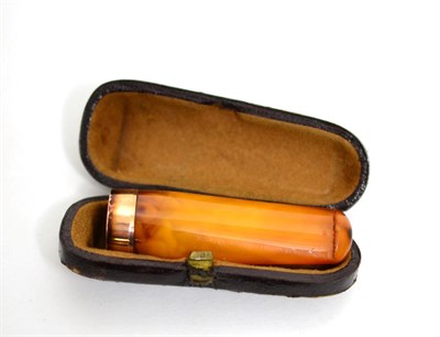 Lot 3 - A 9ct gold and amber cheroot holder