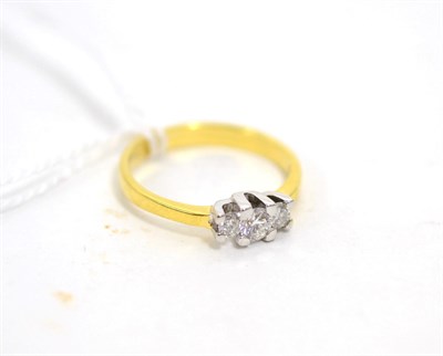 Lot 25 - An 18ct gold princess cut diamond ring, total estimated diamond weight 0.20 carat...
