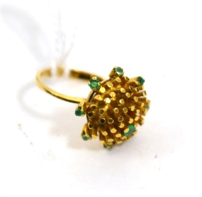 Lot 44 - An emerald cluster ring