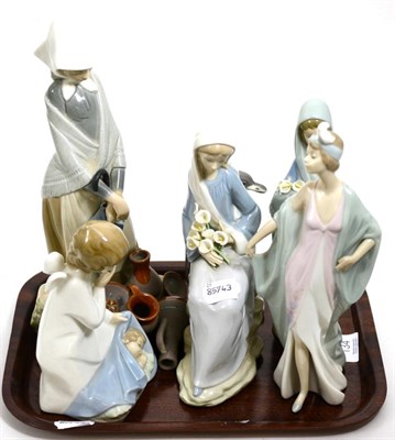 Lot 134 - Lladro figure of a penguin and five figures