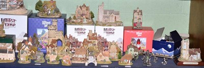 Lot 167 - A collection of Lilliput Lane cottages and models etc