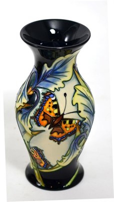 Lot 251 - A modern Moorcroft ";Apollo"; pattern vase, 19.5cm (boxed)