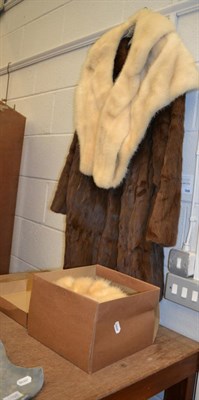 Lot 1025 - Brown squirrel fur jacket, blond mink evening stole and three mink hats